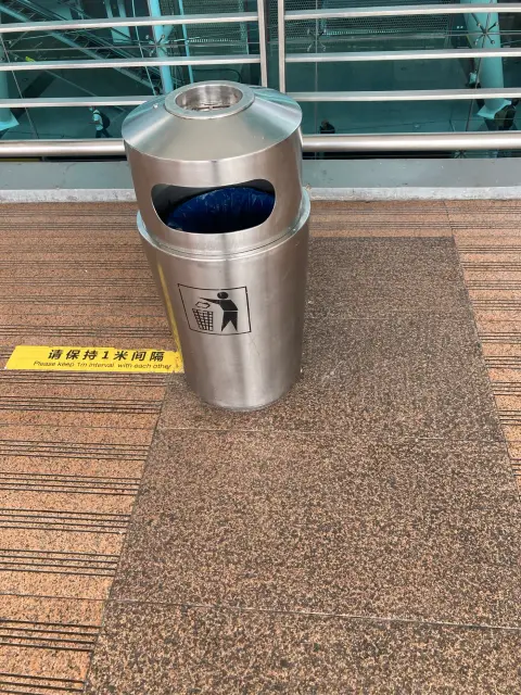 机场烟灰柱